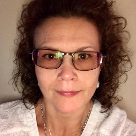 Meet your Posher, Yvonne - Picture 1 of 1